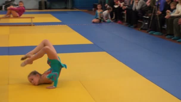 Rytmická gymnastika školení — Stock video