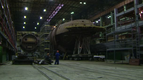 工厂生产的潜艇和船只 — 图库视频影像
