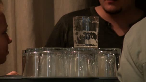 空玻璃杯 — 图库视频影像