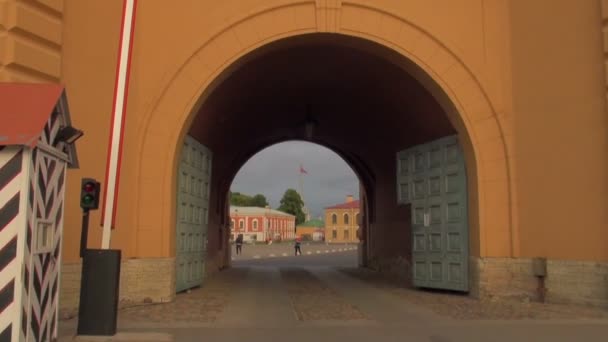 Bågen av fästningen peter och paul — Stockvideo