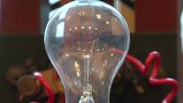 A lâmpada no circuito elétrico — Vídeo de Stock