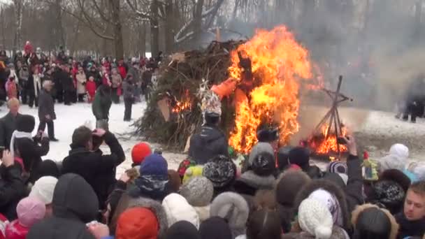 La semana de los panqueques, el fuego — Vídeo de stock