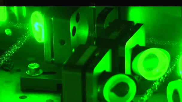 Green laser beam — Stock Video