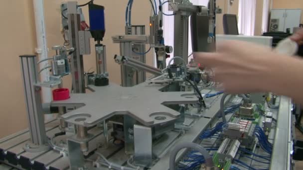 Modell av automatiserade fabriken — Stockvideo