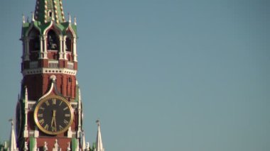 Moskova kremlin kule saati
