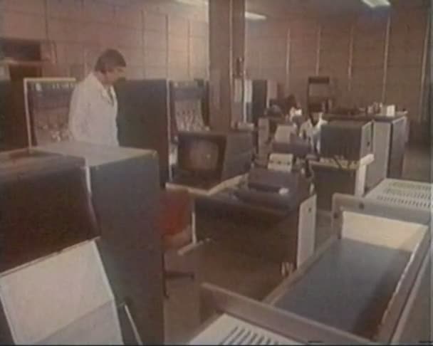 Il vecchio centro computer — Video Stock