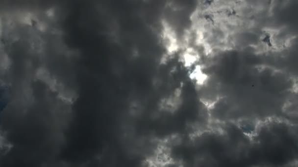 Fliegende Wolken — Stockvideo