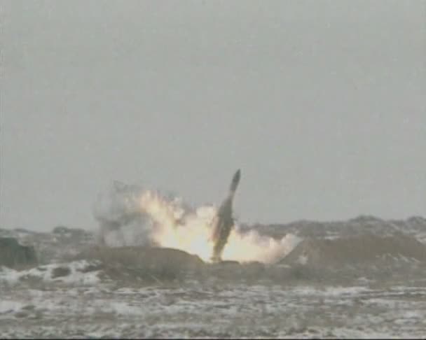 Démarrer un missile balistique intercontinental 