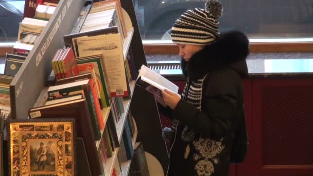 Книжкова крамниця — стокове відео