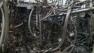 Hortum, gövde çizgiler ve tüpleri intertwining