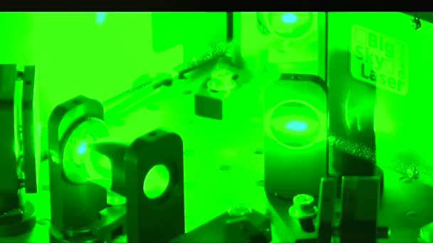 Grüner Laserstrahl — Stockvideo