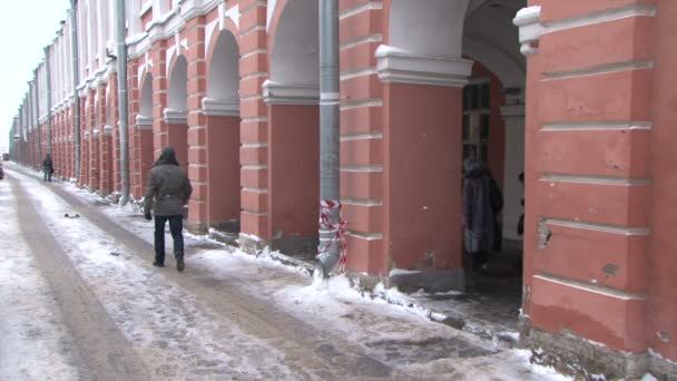 Chodzą po mieście — Wideo stockowe