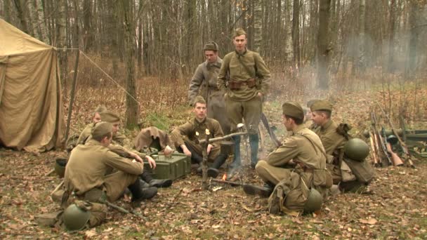 Feu de camp des soldats — Video