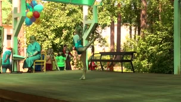 Entraînement de gymnastique rythmique — Video