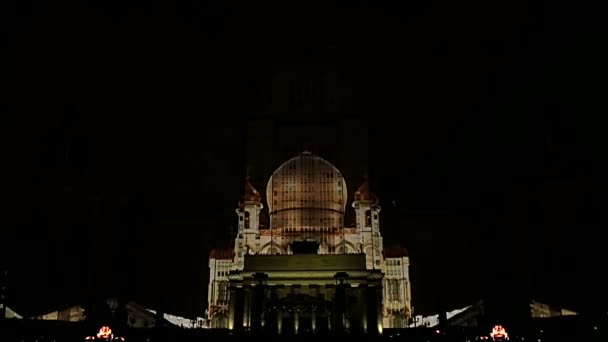 Salon laser sur le bâtiment de l'université de Moscou . — Video