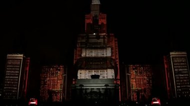 Lazer şovu Moskova Devlet Üniversitesi'nin ana binada 4d