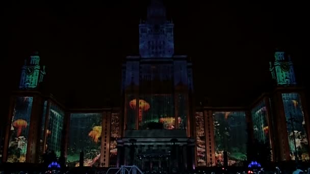 Spectacle laser 4D sur le bâtiment principal de l'Université d'Etat de Moscou — Video