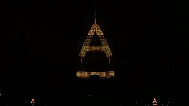 Spectacle laser 4D sur le bâtiment principal de l'Université d'Etat de Moscou — Video