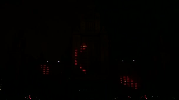 Pokaz laserowy 4d w budynku głównym uniwersytetu państwowego w Moskwie — Wideo stockowe