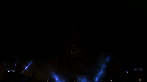 Fuochi d'artificio sopra l'università di Mosca — Video Stock
