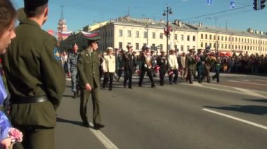 festival geçit töreni