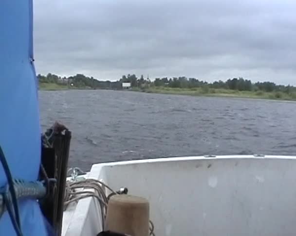 Boot op het Ladogameer — Stockvideo