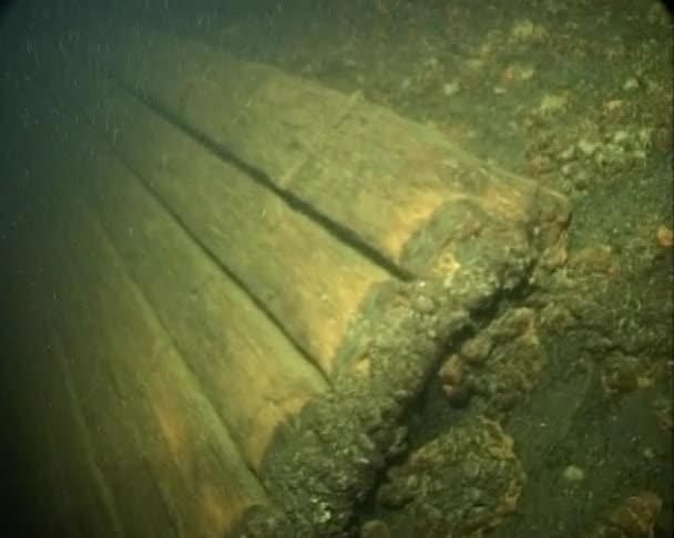 Navire coulé sous l'eau 
