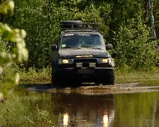 Race in een jeep — Stockvideo