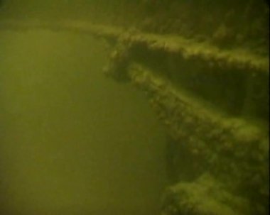 ladoga Gölü üzerinde batık demiryolu araçları