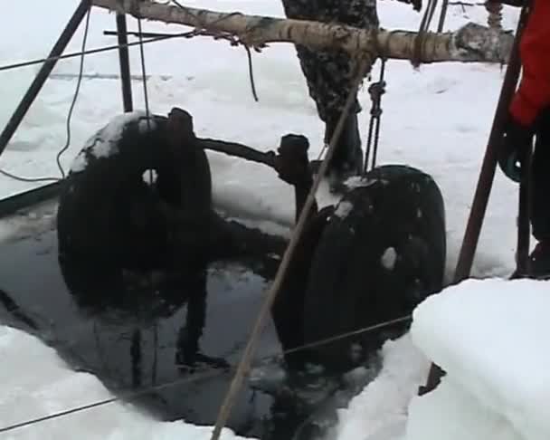 Coches hundidos en el lago Ladoga — Vídeos de Stock
