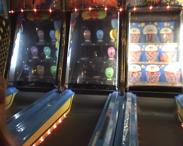 Διασκέδαση και μηχανές τυχερών παιχνιδιών — Αρχείο Βίντεο