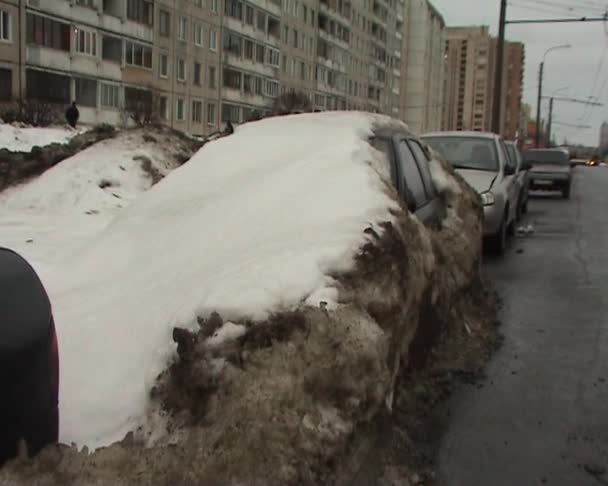 O carro encheu-se de neve — Vídeo de Stock