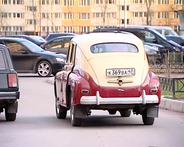 Hoe krijg ik een oude auto — Stockvideo