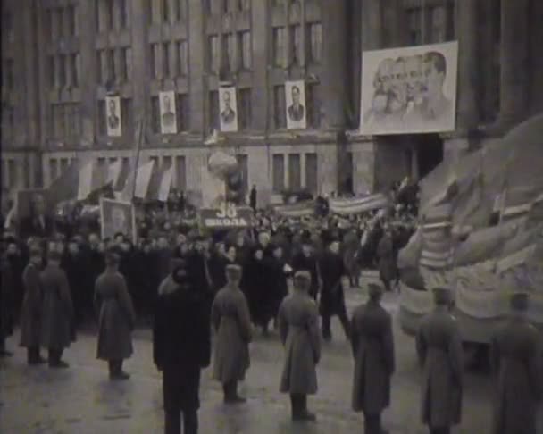 Newsreel, a chronicle of the USSR. Demonstration and parade. — Stock Video