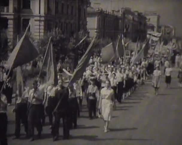 Wochenschau, eine Chronik des ussr. Demonstration und Parade — Stockvideo