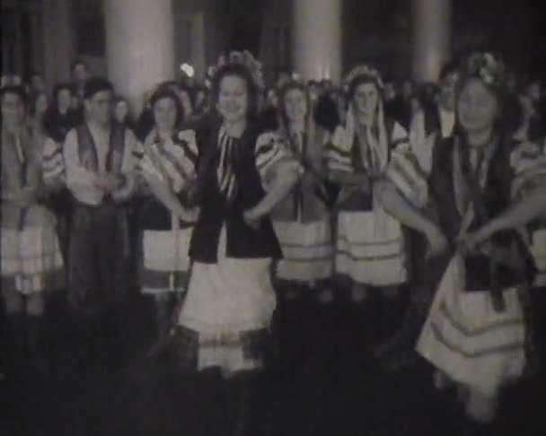 Newsreel Unione Sovietica, balli al festival — Video Stock