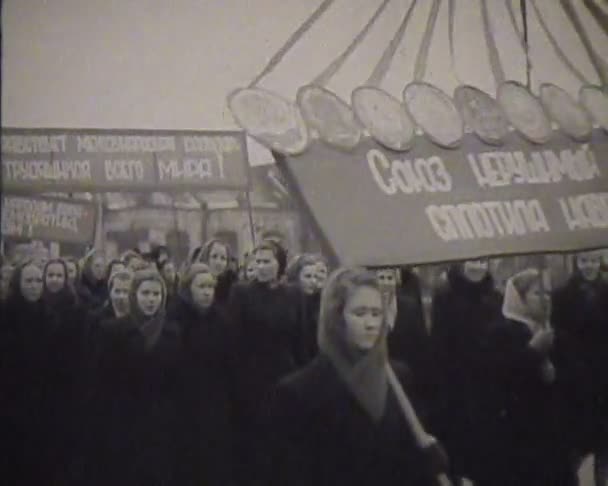 苏联的纪事 》 的新闻影片。示范和游行 — 图库视频影像