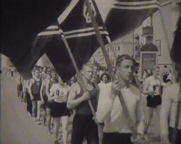 Wochenschau, eine Chronik des ussr. Demonstration und Parade — Stockvideo