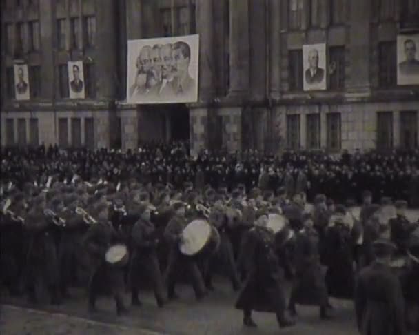 뉴스 영화는 소련 사회주의 연방 공화국의 역사에 남기입니다. 시범 및 퍼레이드. — 비디오