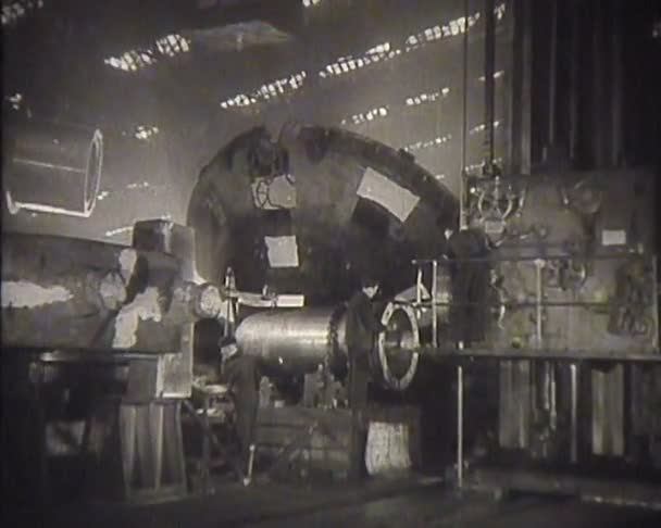 Workers of the USSR at the factory. Newsreel. — Stock Video