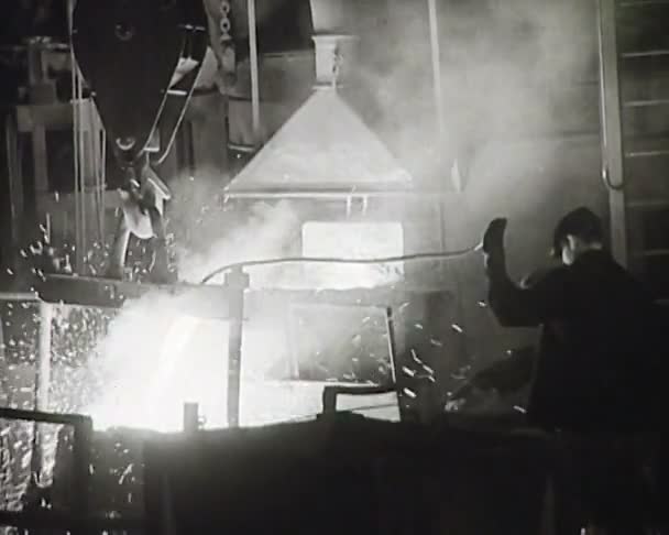 Workers of the USSR at the factory. Newsreel — Stock Video