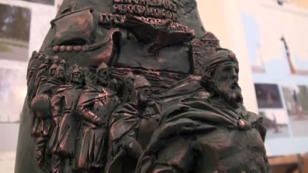 Models of monuments to the founder of Russia Rurick — Stock Video