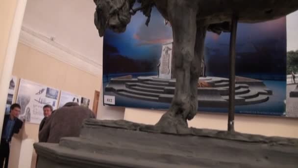 俄罗斯 rurick 的创始人的纪念碑的模型 — 图库视频影像