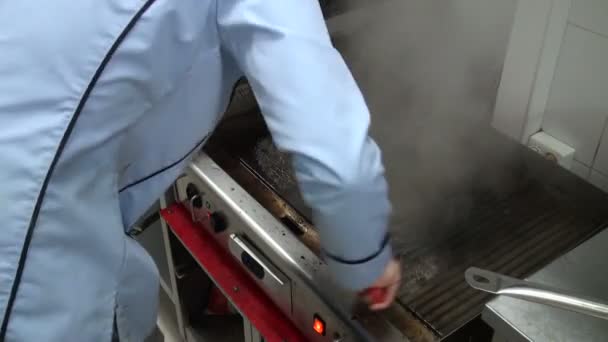 El chef en el trabajo — Vídeos de Stock
