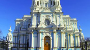 Diriliş İsa Katedrali St Petersburg'da Smolny.