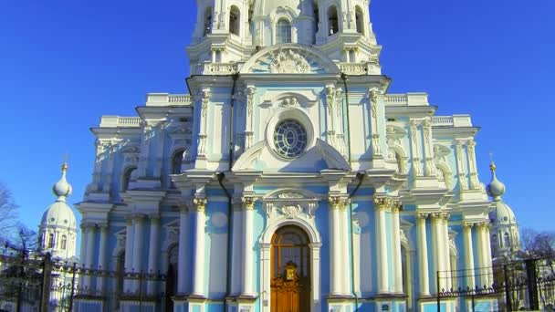 Smolny of the Resurrection of Christ Cathedral in St. Petersburg. — Stock Video