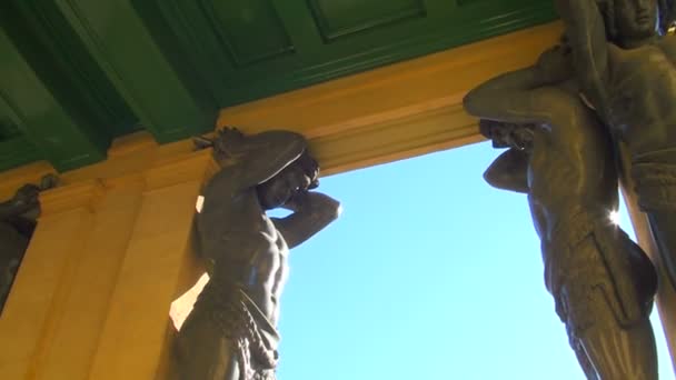 Sculpture des Atlantes à Saint-Pétersbourg — Video