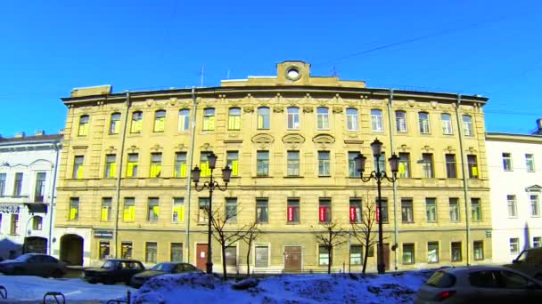 Façade d'un vieux bâtiment à Saint-Pétersbourg — Video