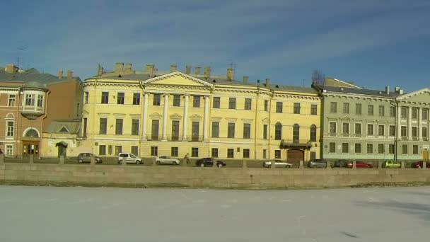 Gevel van een oud gebouw in Sint-petersburg — Stockvideo