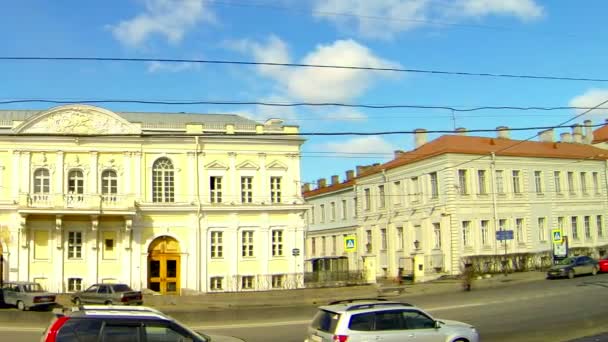 De gevel van een oud gebouw in Sint-petersburg — Stockvideo